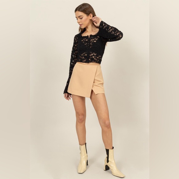 22B. Lace Long Sleeve Hook & Eye Front Closure - Black - Picture 4 of 5